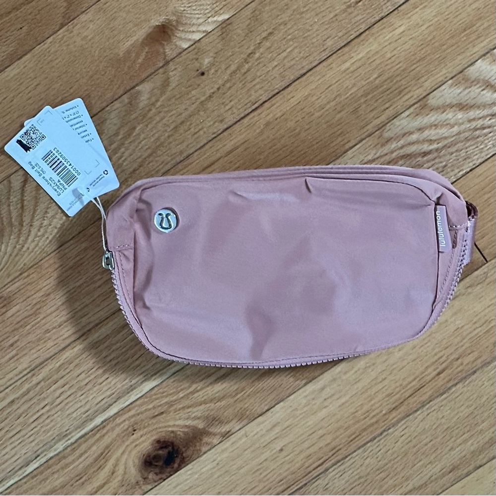NWT Lululemon Everywhere Belt Bag Pink